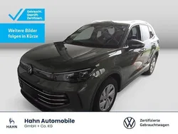 Grün Gebraucht 2024 VW Tiguan Elegance SUV | 41.930 € (Etwas zu teuer)