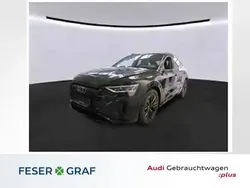 Mythosschwarz metallic Gebraucht 2024 Audi Q8 e-tron Ambiente SUV | 65.980 € (Etwas zu teuer)