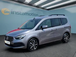 Grau Gebraucht 2023 Mercedes T180 Van / Kleinbus | 26.699 € (Fairer Preis)