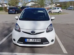 Weiß Gebraucht 2013 Toyota Aygo Cool Kleinwagen | 4.200 € (Fairer Preis)