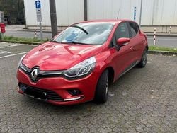 Rot Gebraucht 2018 Renault Clio IV Life Limousine | 9.300 € (Fairer Preis)