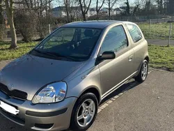Silber Gebraucht 2003 Toyota Yaris Sol Kleinwagen | 3.300 €