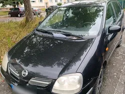 Schwarz Gebraucht 2004 Nissan Almera Tino Van / Kleinbus | 330 €