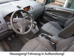 Grau Gebraucht 2007 Opel Zafira Business Van / Kleinbus | 2.790 € (Fairer Preis)