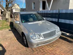 Silber Gebraucht 2000 Mercedes C200 Limousine | 2.400 €