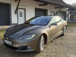 Braun Gebraucht 2017 Tesla Model S Kleinwagen | 26.200 €