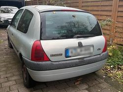 Silber Gebraucht 1998 Renault Clio II Kleinwagen | 490 €