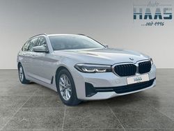 Mineralweiss metallic (metallic) Gebraucht 2020 BMW 520 Performance Kombi | 26.990 € (Etwas zu teuer)