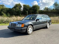 Schwarz Gebraucht 1990 Mercedes E230 Kombi | 16.950 €