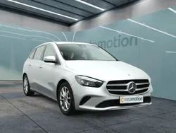 Silber Gebraucht 2019 Mercedes B220 Van / Kleinbus | 24.600 € (Fairer Preis)