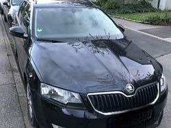 Schwarz Gebraucht 2015 Skoda Octavia Ambition Kombi | 10.750 € (Fairer Preis)