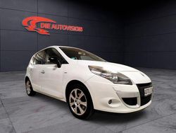 Weiß Gebraucht 2011 Renault Grand Scénic III Bose Edition Van / Kleinbus | 5.480 € (Etwas zu teuer)