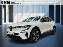Weiß Gebraucht 2022 Renault Mégane Equilibre Limousine | 21.660 € (Teuer)