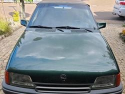 Rot Gebraucht 1998 Opel Kadett Cabrio | 3.850 €