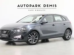Grau Gebraucht 2023 Hyundai i30 Trend Limousine | 15.385 € (Fairer Preis)