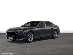 Grau Gebraucht 2024 BMW 750e Limousine | 115.490 € (Etwas zu teuer)