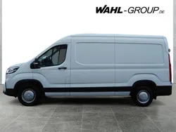 Warm white exterior (weiß) Gebraucht 2023 Maxus V90 Van | 28.990 € (Teuer)