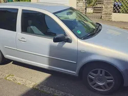 Grau Gebraucht 2000 VW Golf IV Limousine | 2.000 € (Teuer)