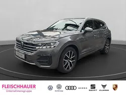 Grau Gebraucht 2018 VW Touareg R-line SUV | 41.970 €