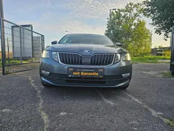 Grau Gebraucht 2018 Skoda Octavia Ambition Limousine | 12.500 € (Fairer Preis)