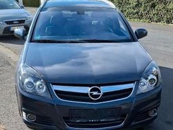 Schwarz Gebraucht 2006 Opel Signum Kleinwagen | 2.150 €