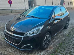 Schwarz Gebraucht 2017 Peugeot 208 Kleinwagen | 7.300 € (Guter Preis)