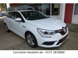 Weiß Gebraucht 2017 Renault Mégane GrandTour Play Kombi | 11.790 € (Fairer Preis)