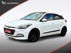 Weiß Gebraucht 2015 Hyundai i20 Style Limousine | 8.590 € (Etwas zu teuer)