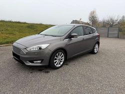 Grau Gebraucht 2015 Ford Focus Titanium Limousine | 7.700 € (Fairer Preis)