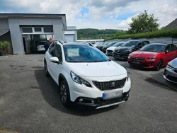 Weiß Gebraucht 2017 Peugeot 2008 Allure SUV | 9.800 € (Fairer Preis)