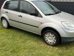 Grau Gebraucht 2005 Ford Fiesta Kleinwagen | 650 € (Guter Preis)