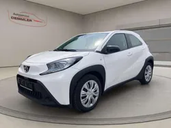 Weiß Gebraucht 2022 Toyota Aygo X-play Kleinwagen | 13.800 € (Guter Preis)