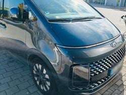 Grau Gebraucht 2021 Hyundai Staria Premium Van | 41.000 € (Etwas zu teuer)