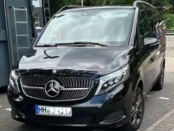 Schwarz Gebraucht 2017 Mercedes V220 Exclusive Van / Kleinbus | 30.500 € (Superpreis)