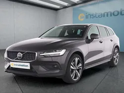 Grau Gebraucht 2023 Volvo V60 Kombi | 44.449 € (Teuer)