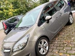 Grau Gebraucht 2015 Opel Meriva Van / Kleinbus | 5.900 € (Guter Preis)
