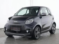 Schwarz Gebraucht 2024 Smart ForTwo Coupé Passion Exclusive Coupé | 18.222 € (Teuer)