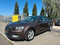Topazbraun metallic Gebraucht 2013 Skoda Octavia Elegance Limousine | 13.699 € (Fairer Preis)