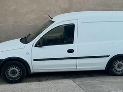 Weiß Gebraucht 2003 Opel Combo Van / Kleinbus | 2.500 € (Fairer Preis)