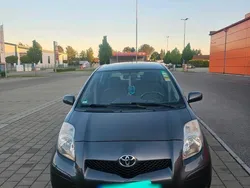 Grau Gebraucht 2009 Toyota Yaris Kleinwagen | 2.300 € (Fairer Preis)