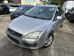 Silber Gebraucht 2007 Ford Focus Fun X Limousine | 2.890 € (Fairer Preis)