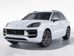 Carraraweißmetallic Gebraucht 2024 Porsche Cayenne Turbo E-Hybrid SUV | 166.990 €