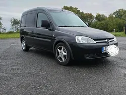 Schwarz Gebraucht 2003 Opel Combo Van / Kleinbus | 2.200 € (Fairer Preis)