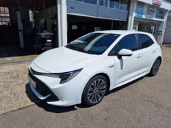 Schneeweiß Gebraucht 2019 Toyota Corolla Hybrid Club Limousine | 20.900 €