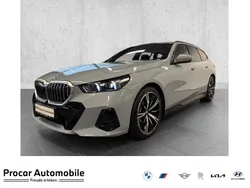 Grau Gebraucht 2024 BMW 520 M Sport Kombi | 54.670 € (Superpreis)