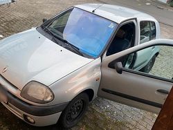 Grau Gebraucht 1998 Renault Clio II Kleinwagen | 950 € (Fairer Preis)
