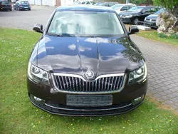 Braun Gebraucht 2014 Skoda Superb LAURIN & KLEMENT Limousine | 9.950 € (Superpreis)