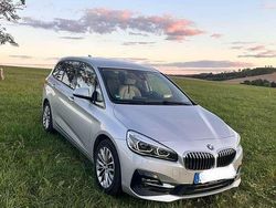 Grau Gebraucht 2018 BMW 220 Luxury Line Van / Kleinbus | 13.999 € (Fairer Preis)