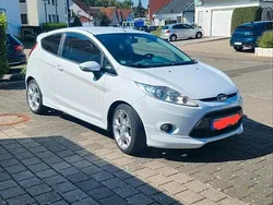 Weiß Gebraucht 2010 Ford Fiesta Kleinwagen | 4.399 € (Etwas zu teuer)