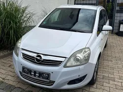 Weiß Gebraucht 2009 Opel Zafira Edition Van / Kleinbus | 2.500 € (Guter Preis)